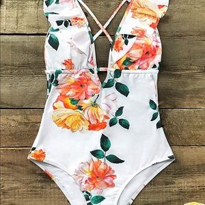 Small White Cupshe One Piece Swimsuit